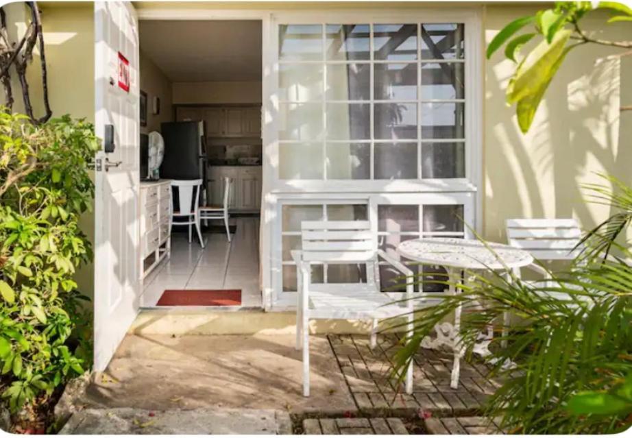 Апартаменти Beryls At Seawind On The Bay , Montego Bay , Jamaica Екстер'єр фото